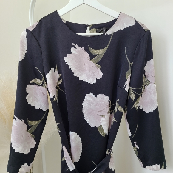 Dynamite tie-belt dress - Picture 2 of 5